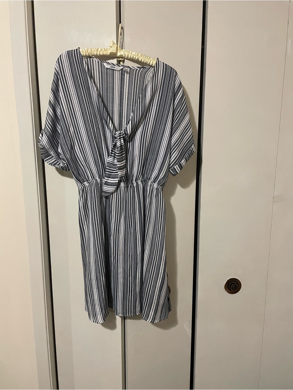 La Vie En Rose Ladies Grey And White Striped Dress Size Small